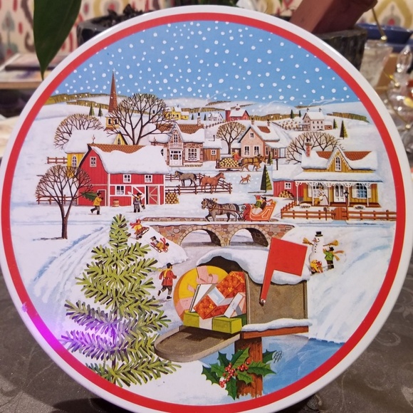Vintage Christmas Village Scene Tin - Picture 1 of 6